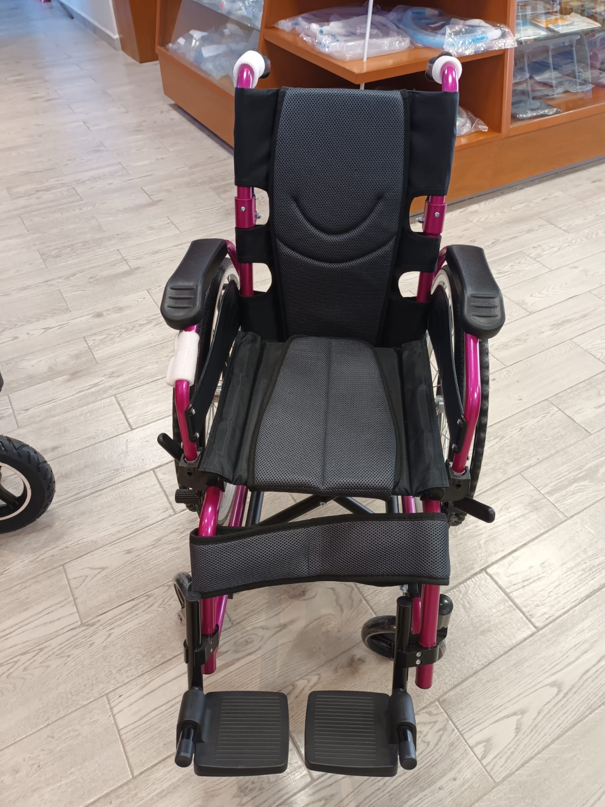 SILLA DE RUEDAS INFANTIL DESCANSAPIES FIJOS KY980A.35