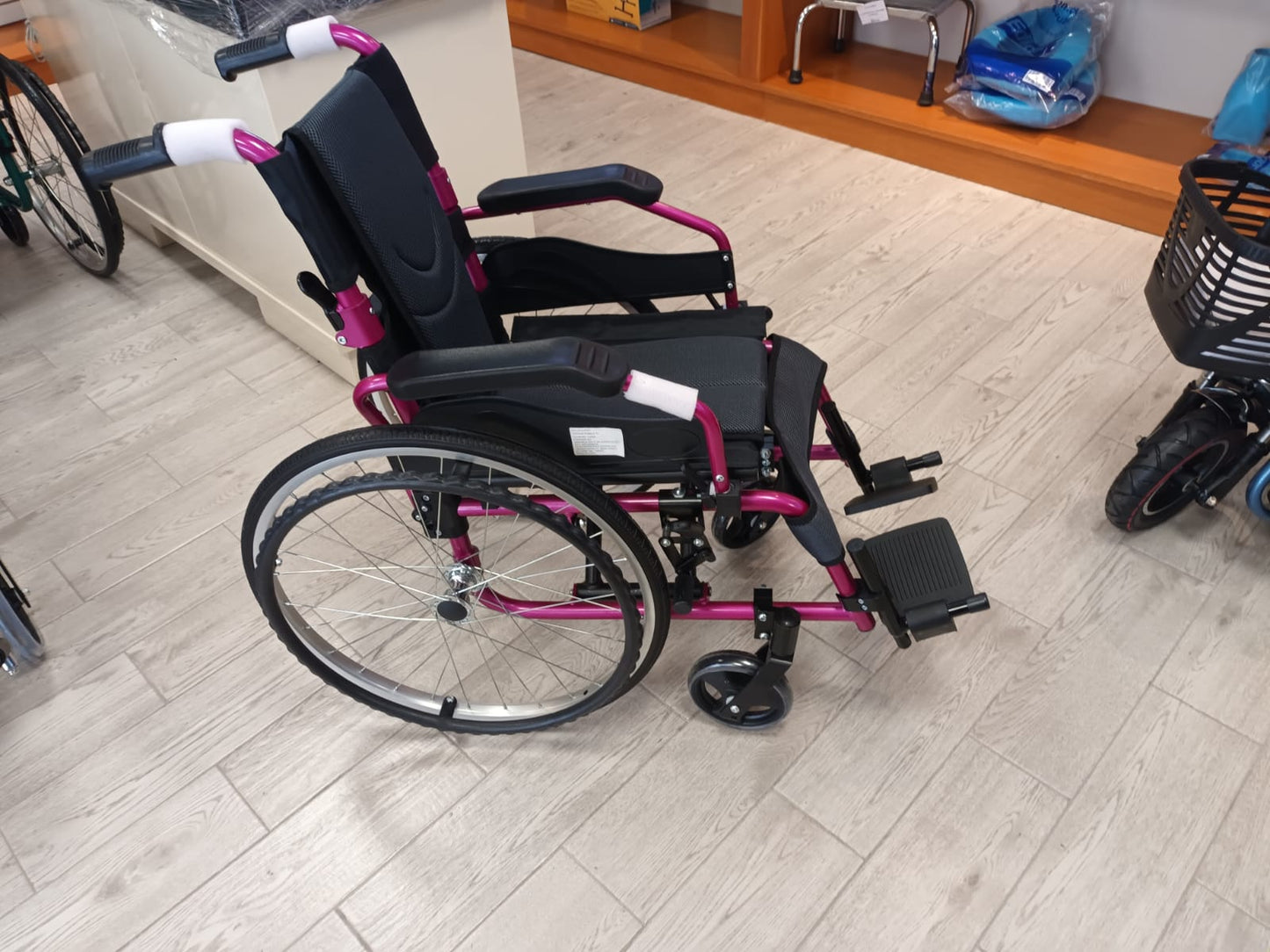 SILLA DE RUEDAS INFANTIL DESCANSAPIES FIJOS KY980A.35